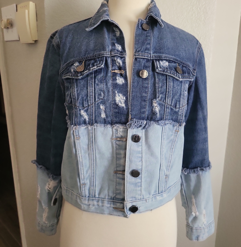 Gianni Bini Two-Tone Distressed Jean Jacket in Light & Medium Blue Sz XS